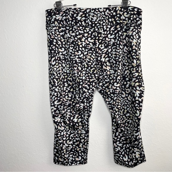 ZELOS Black Multicolor Leopard Print Capri Leggings 4X - Picture 3 of 7